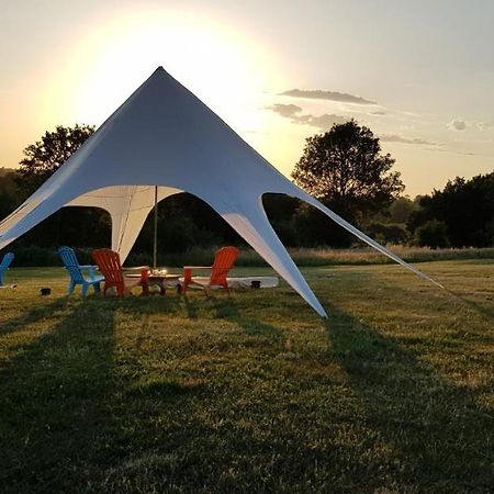 Camping La Petite Houmee Curzay-sur-Vonne Exteriér fotografie
