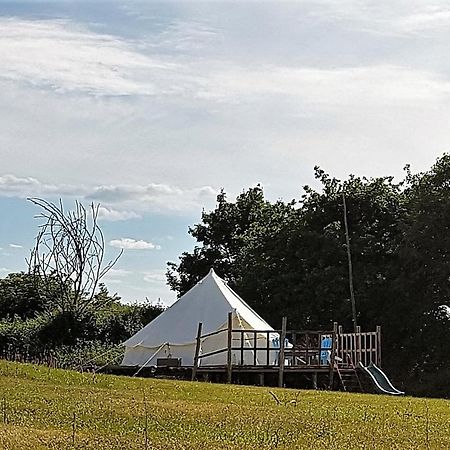 Camping La Petite Houmee Curzay-sur-Vonne Exteriér fotografie