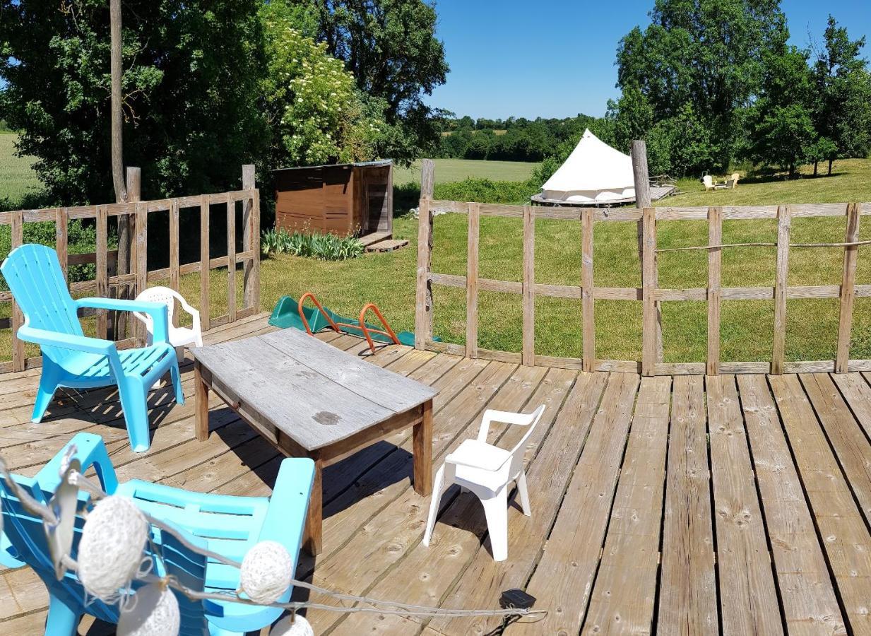 Camping La Petite Houmee Curzay-sur-Vonne Exteriér fotografie