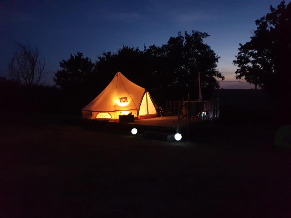Camping La Petite Houmee Curzay-sur-Vonne Exteriér fotografie