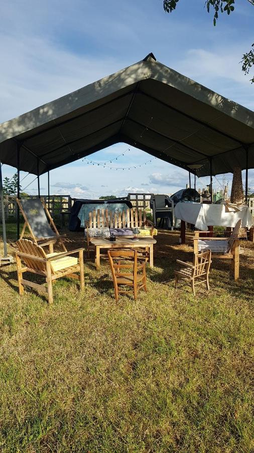 Camping La Petite Houmee Curzay-sur-Vonne Exteriér fotografie