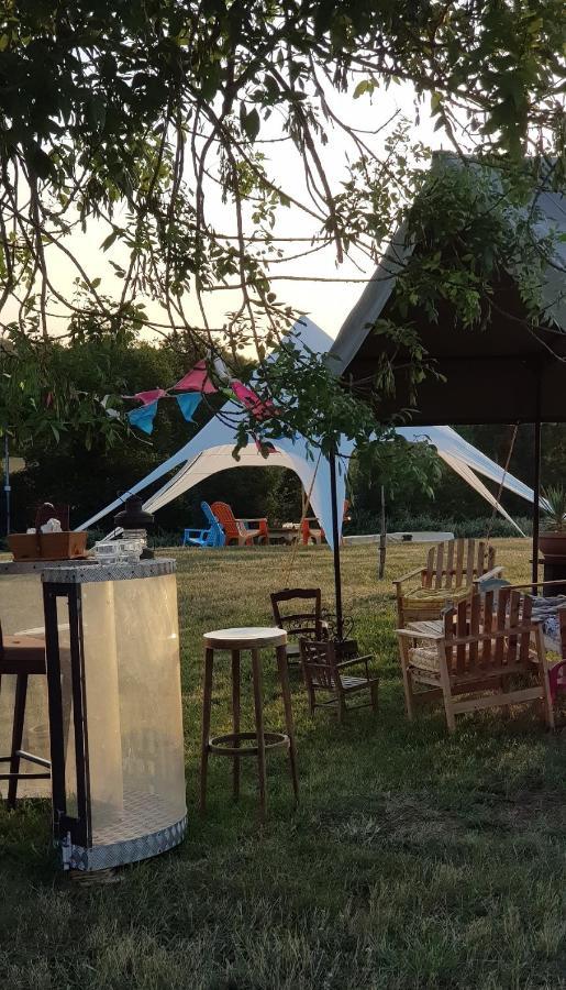 Camping La Petite Houmee Curzay-sur-Vonne Exteriér fotografie