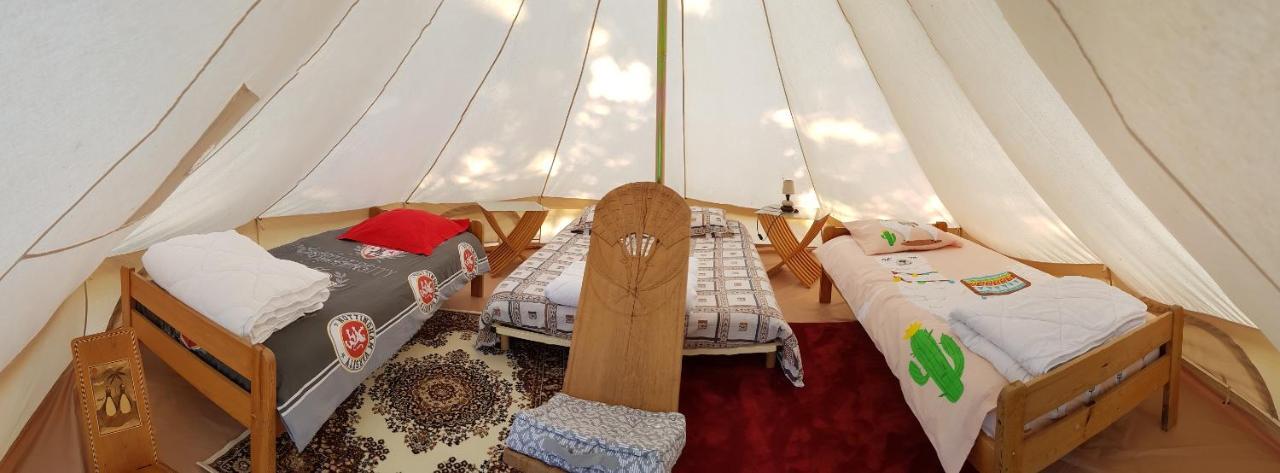 Camping La Petite Houmee Curzay-sur-Vonne Exteriér fotografie