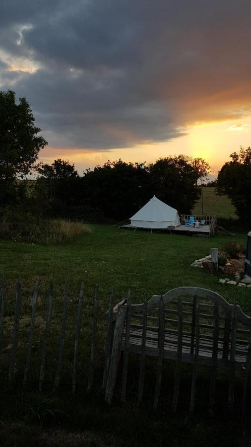 Camping La Petite Houmee Curzay-sur-Vonne Exteriér fotografie