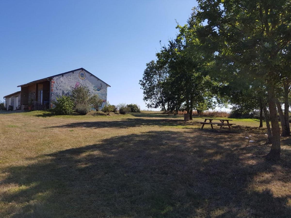 Camping La Petite Houmee Curzay-sur-Vonne Exteriér fotografie